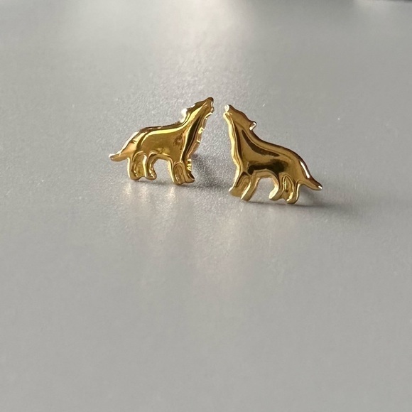 14k Gold Howling Wolf Stud Earrings - Picture 5 of 8